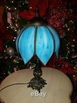 Classic Vintage 8 Panel Slag Tulip Stained Glass Shade / Ornate Base Table Lamp